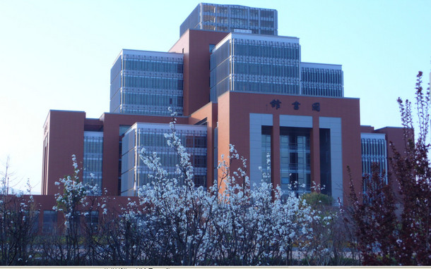 昆明理工大學--梨花掩映下的呈貢圖書館